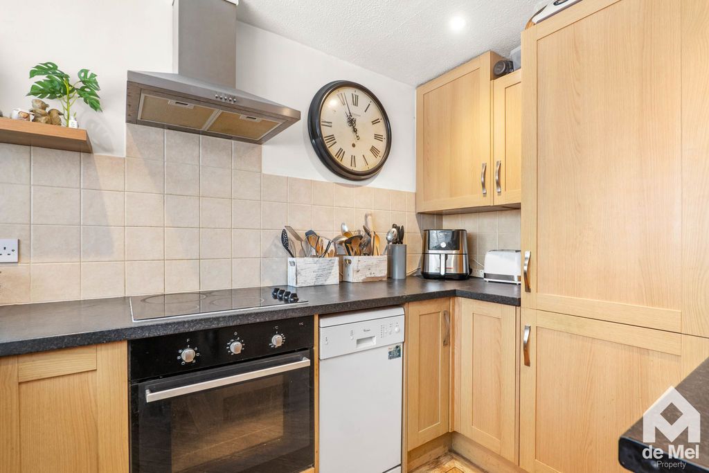 Property photo 2 of 11 Photo 6