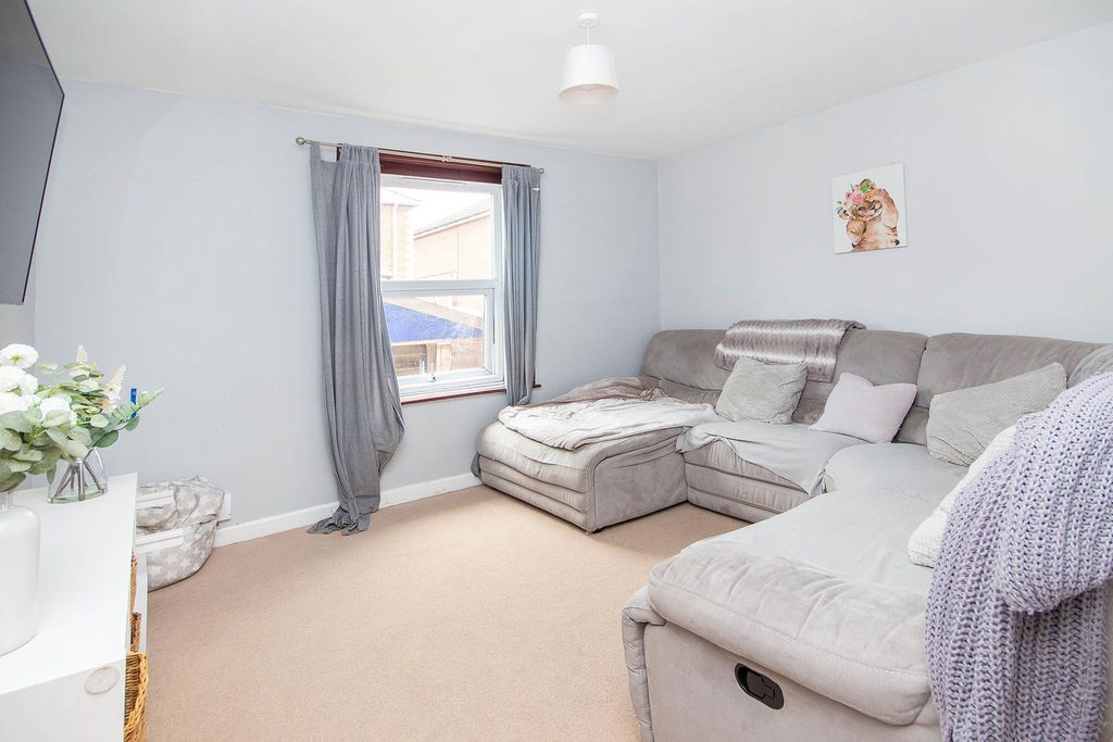 Property photo 2 of 14 Lounge