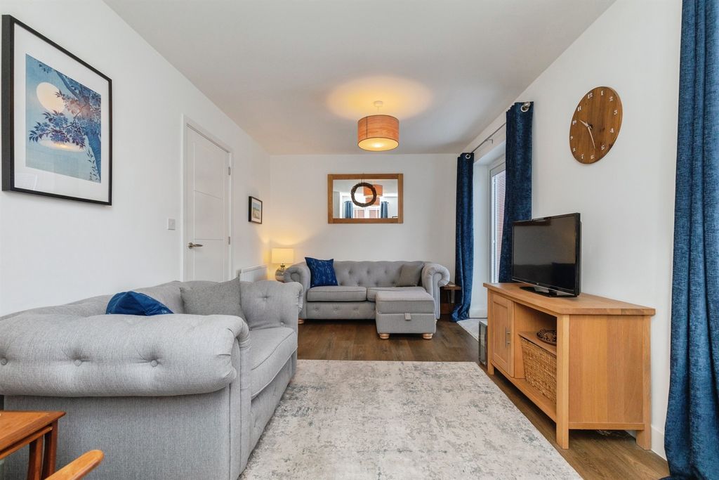 Property photo 3 of 21