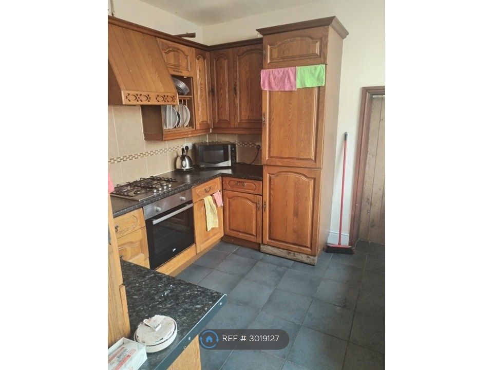 Property photo 2 of 8 Kitchen