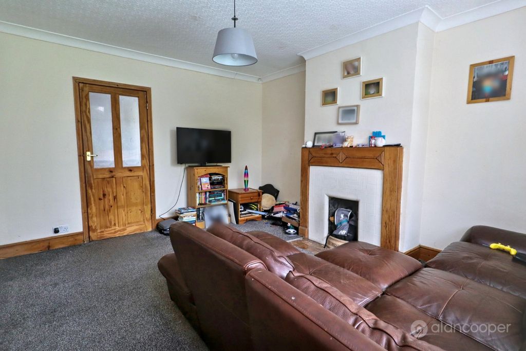 Property photo 2 of 20 5155244
