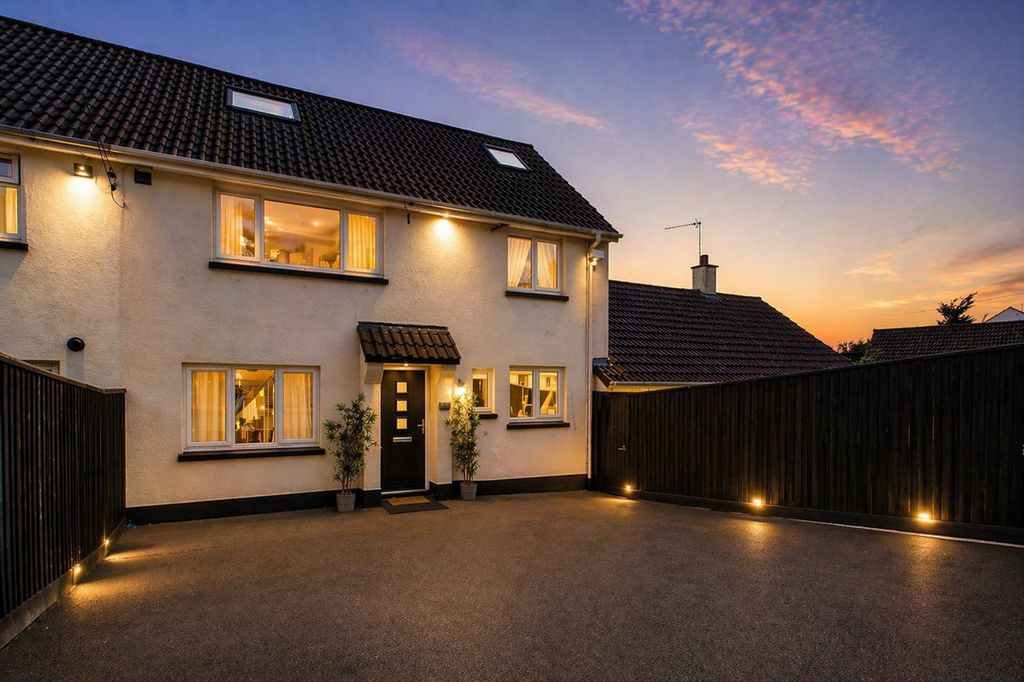 Property photo 1 of 32