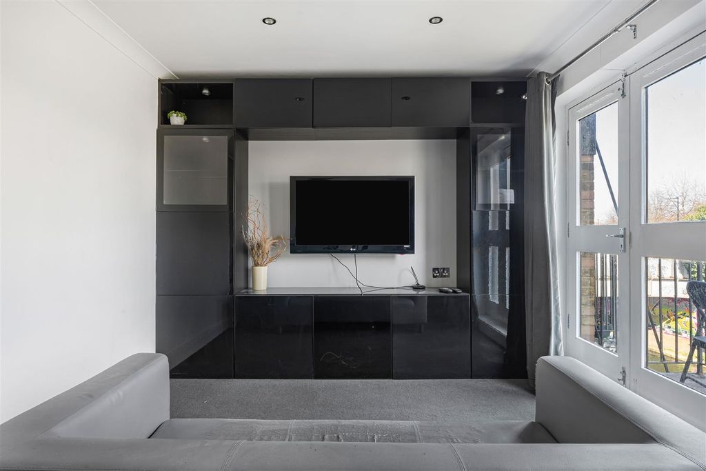 Property photo 3 of 18 Living/Dining Room