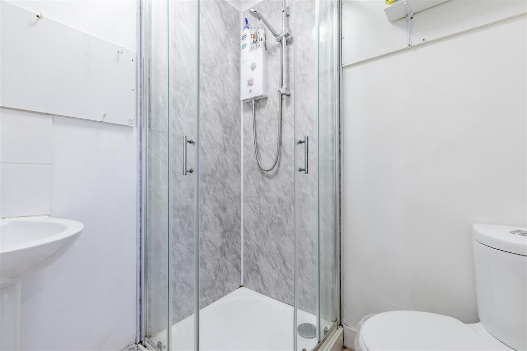 Property photo 1 of 4 Shower Room