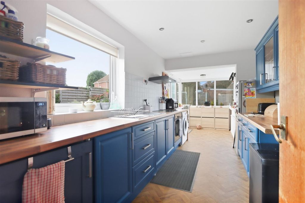 Property photo 2 of 16 Kitchen/Diner