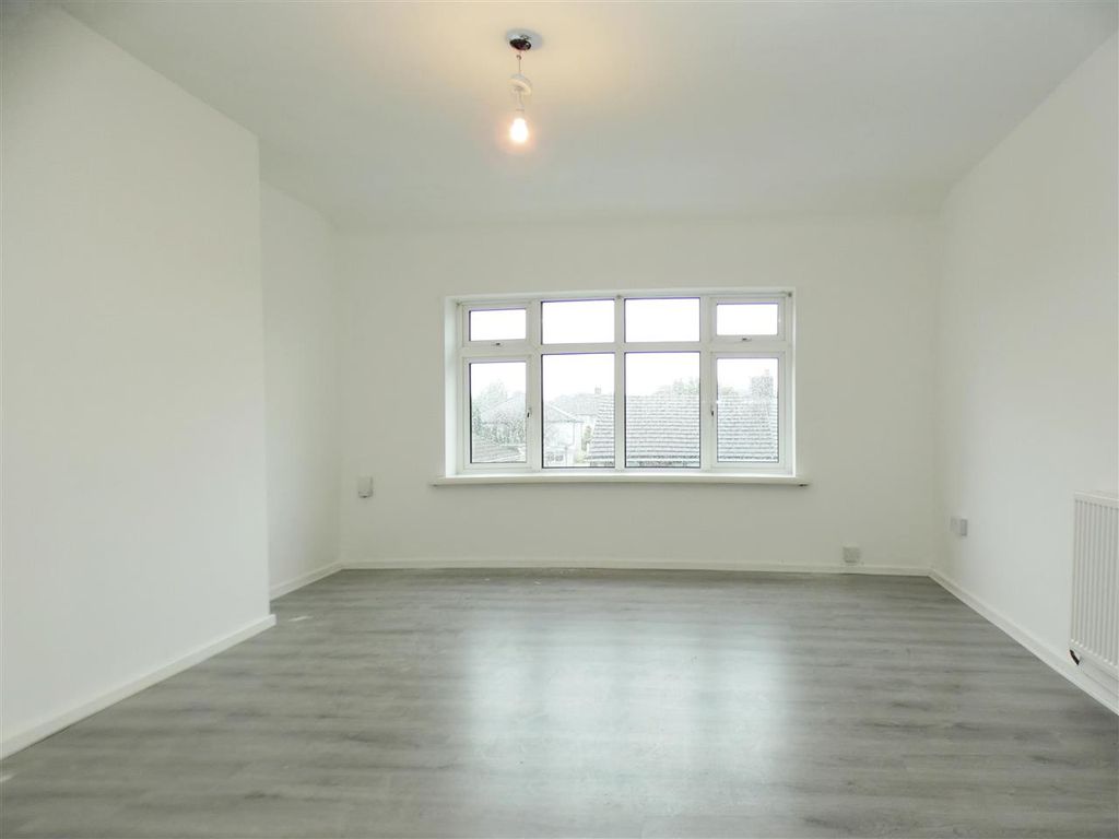 Property photo 2 of 6 Lounge