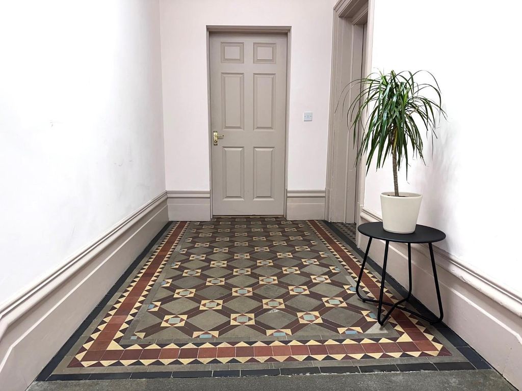 Property photo 2 of 17 Entrance Hallway - Copy.Jpg