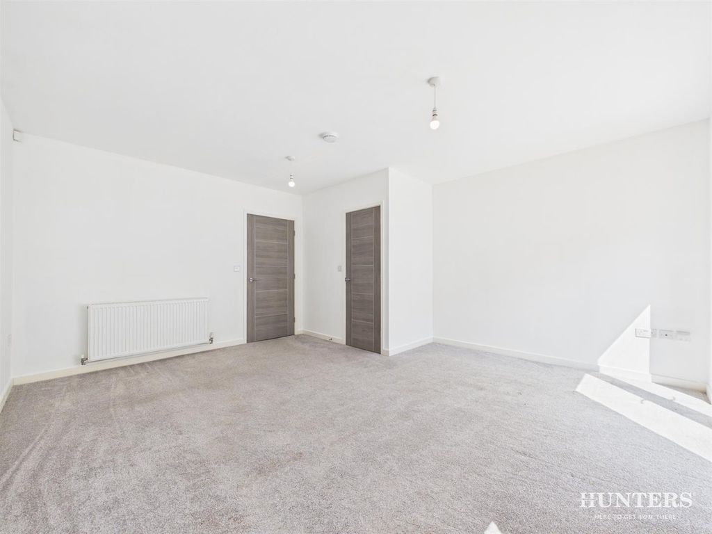 Property photo 3 of 18 Cam05287G0-Pr0224-Still006.Jpg