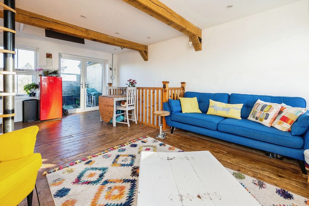 Property photo 2 of 21