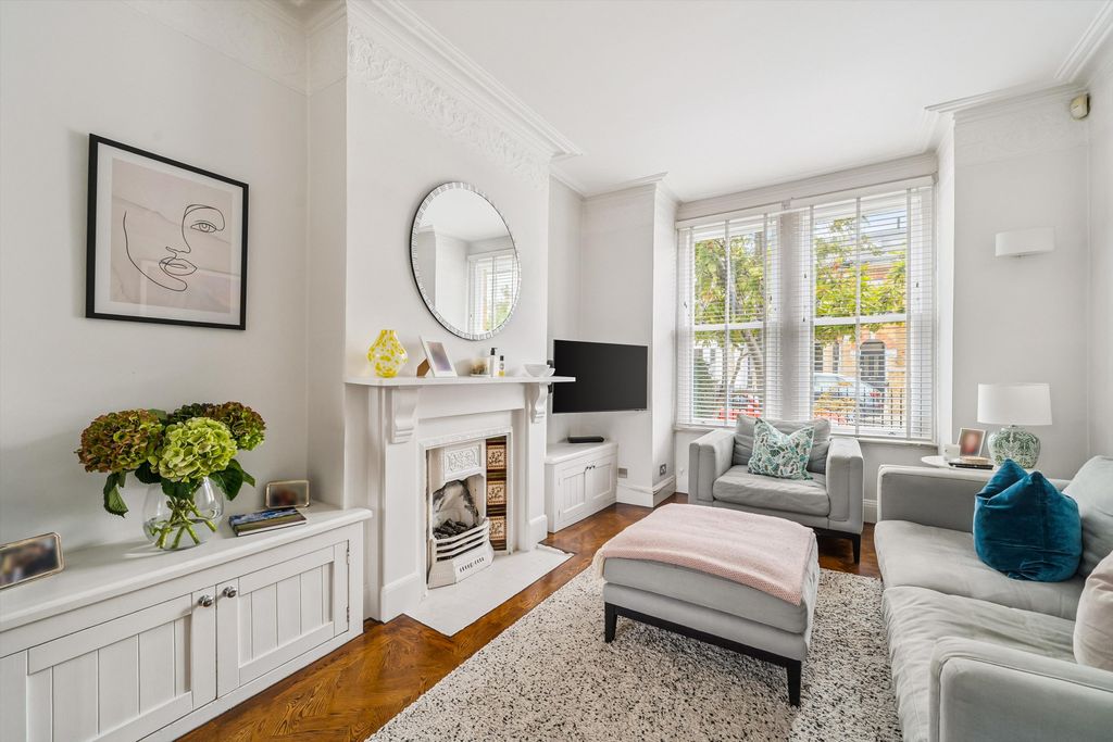 Property photo 2 of 18 Image