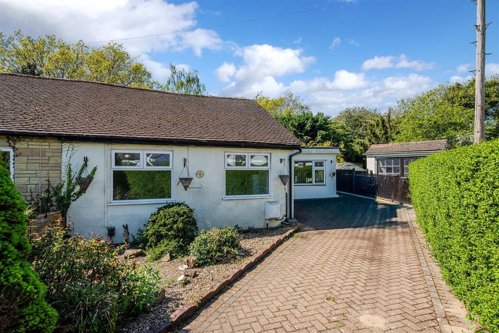 Property photo 1 of 16 Beckenshaw Gardens, 15 (5).Jpg