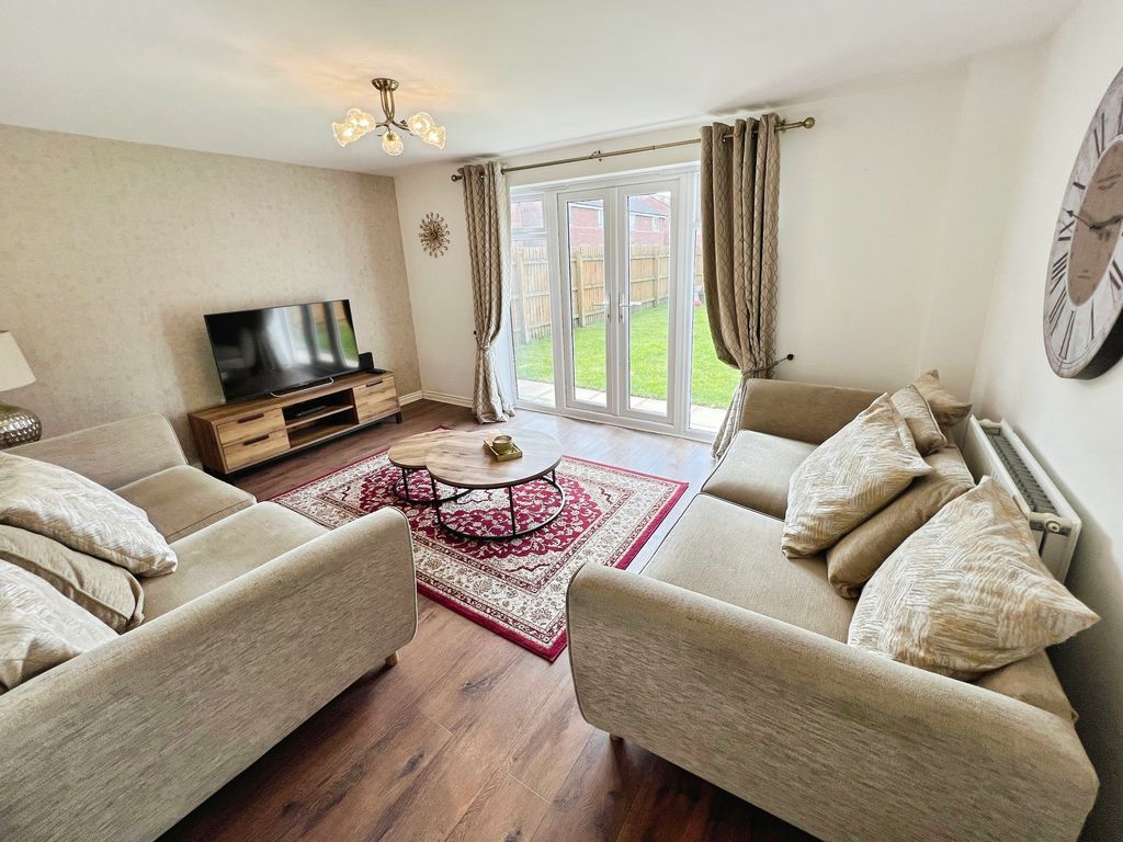 Property photo 2 of 16 Lounge