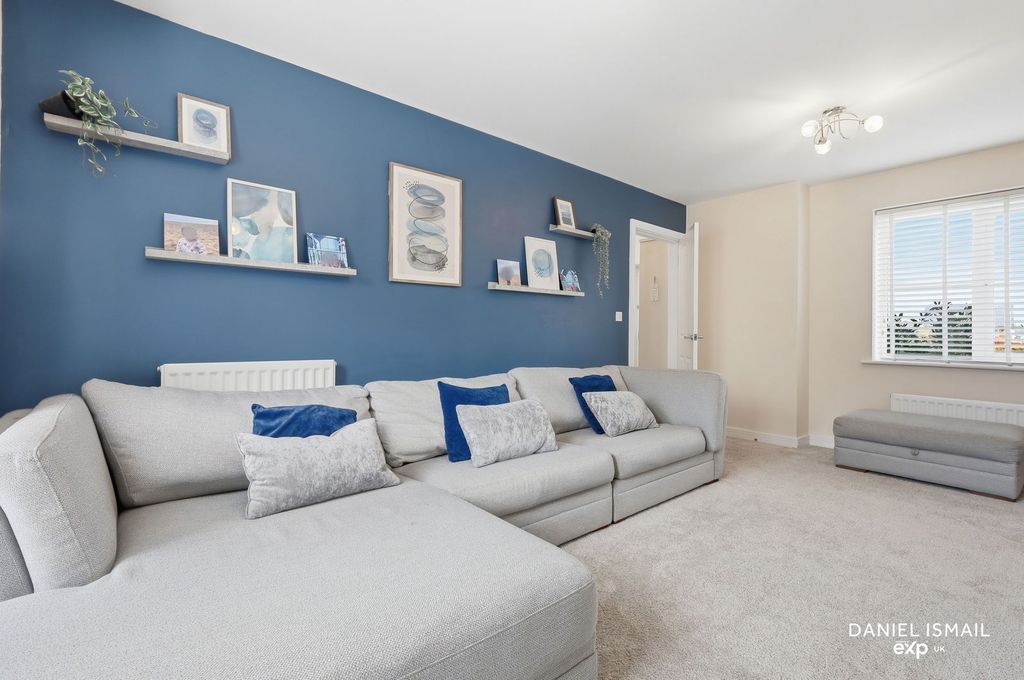 Property photo 3 of 28