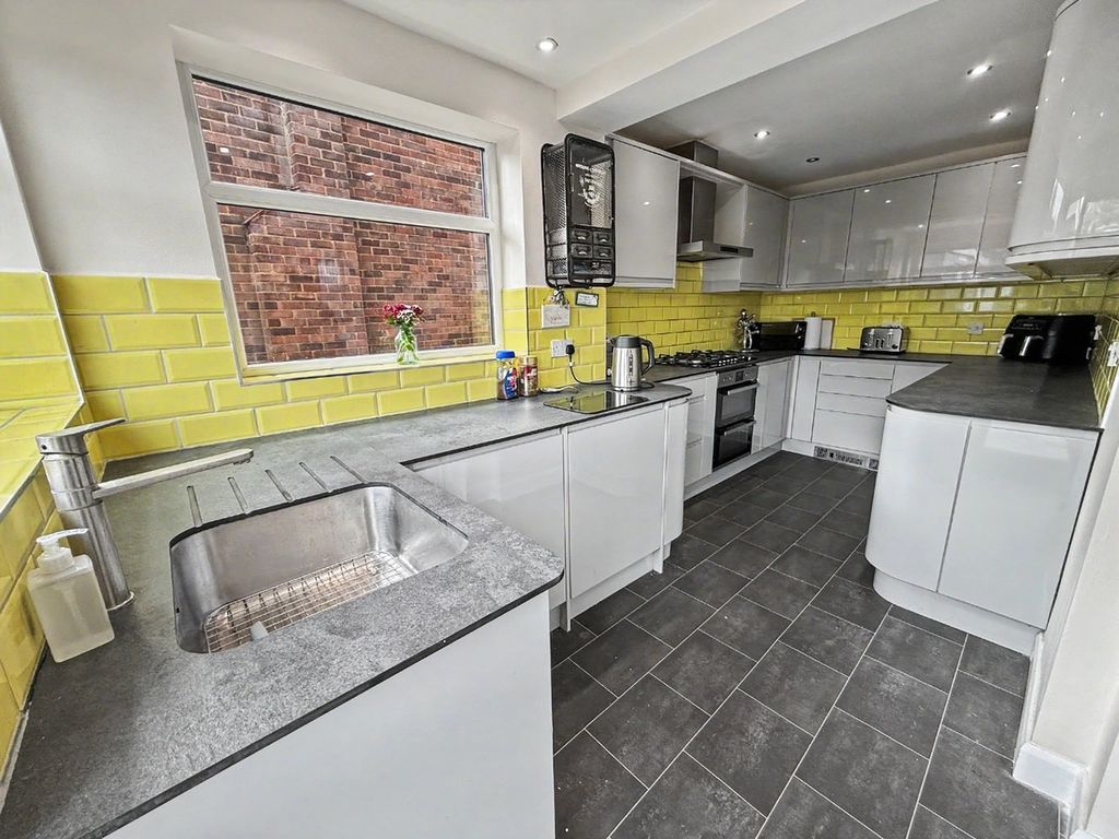 Property photo 3 of 39 5215616