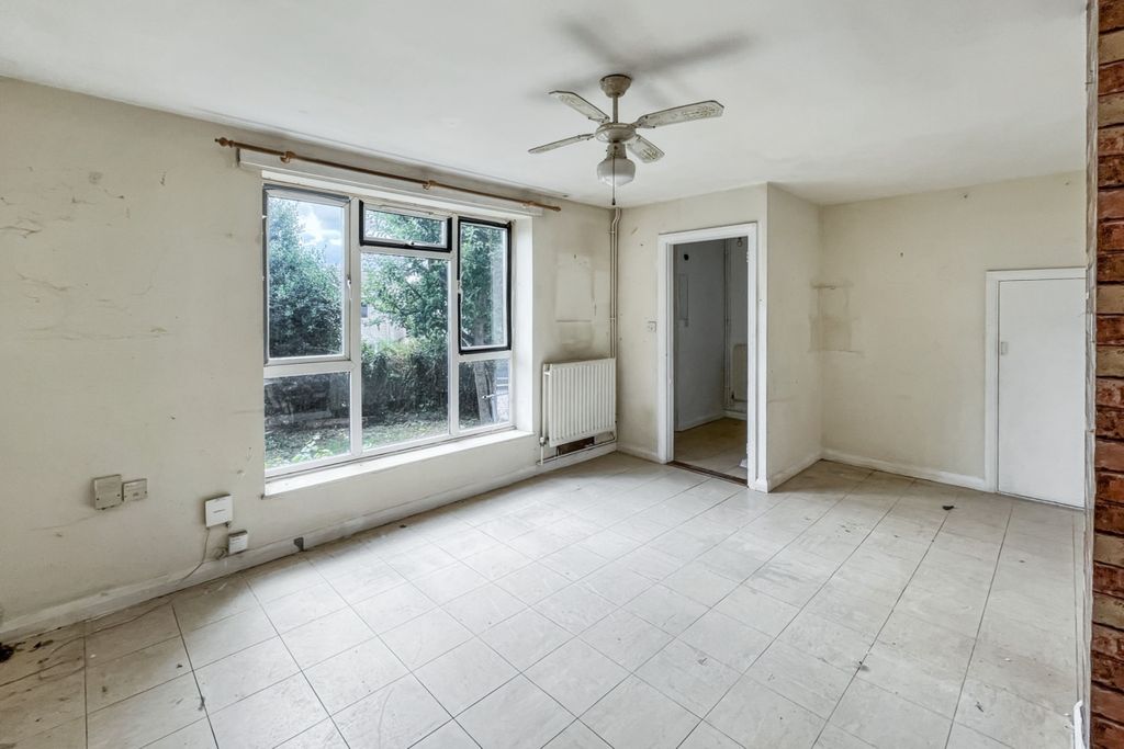 Property photo 3 of 15 121 Halcot Avenue, Bexleyheath, Da6 7Qa