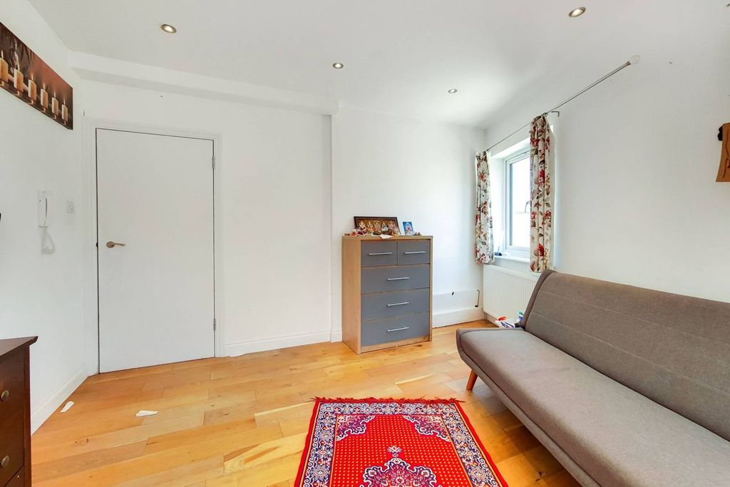 Property photo 3 of 8