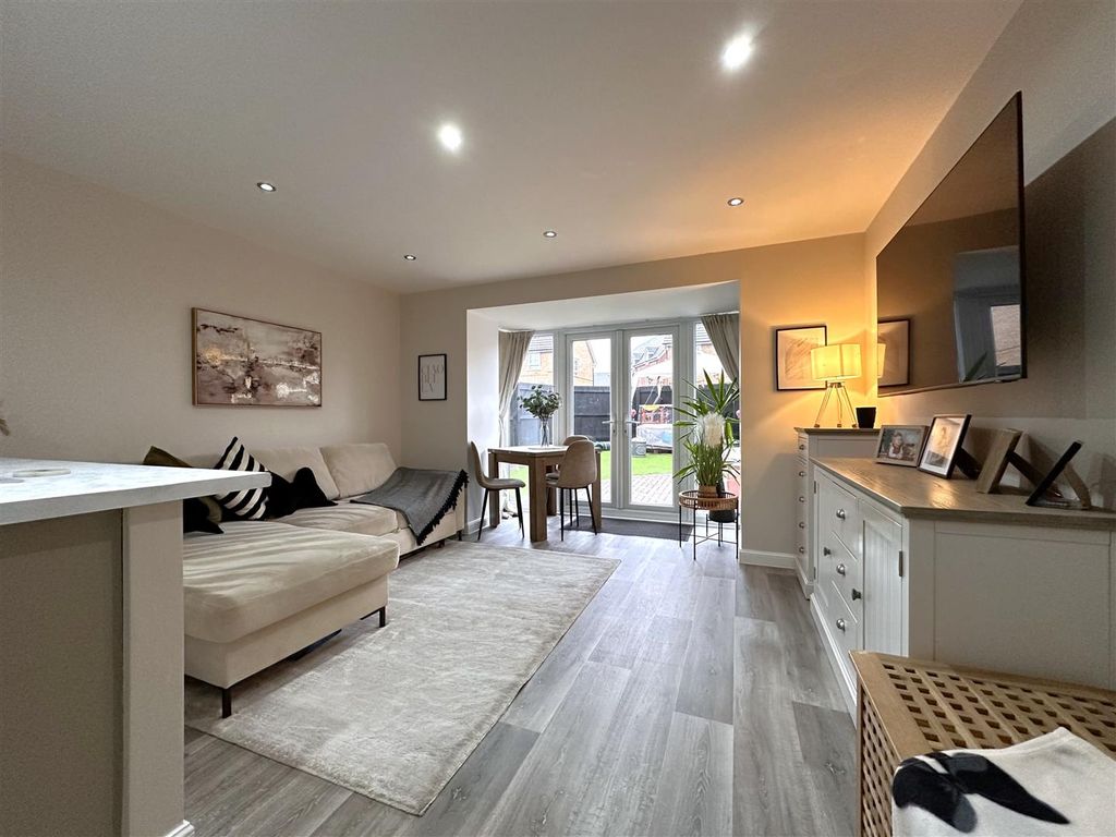 Property photo 2 of 22 Open-Plan Living Space 299