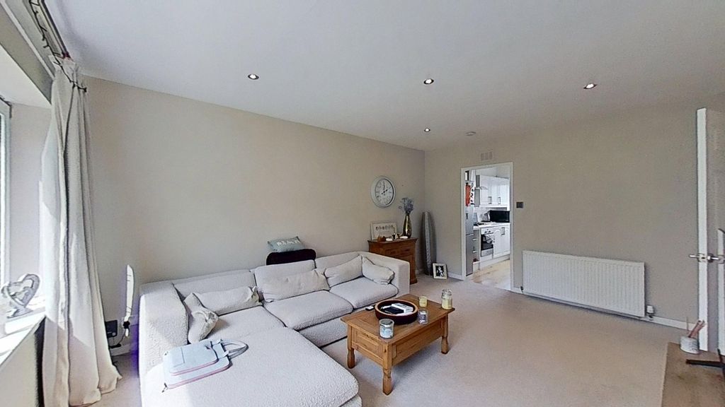 Property photo 2 of 17 Picture No. 02