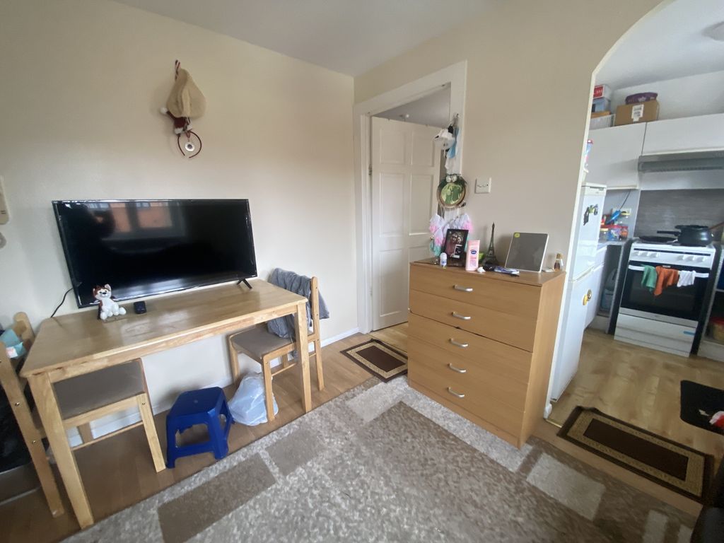 Property photo 2 of 9 Photo 6