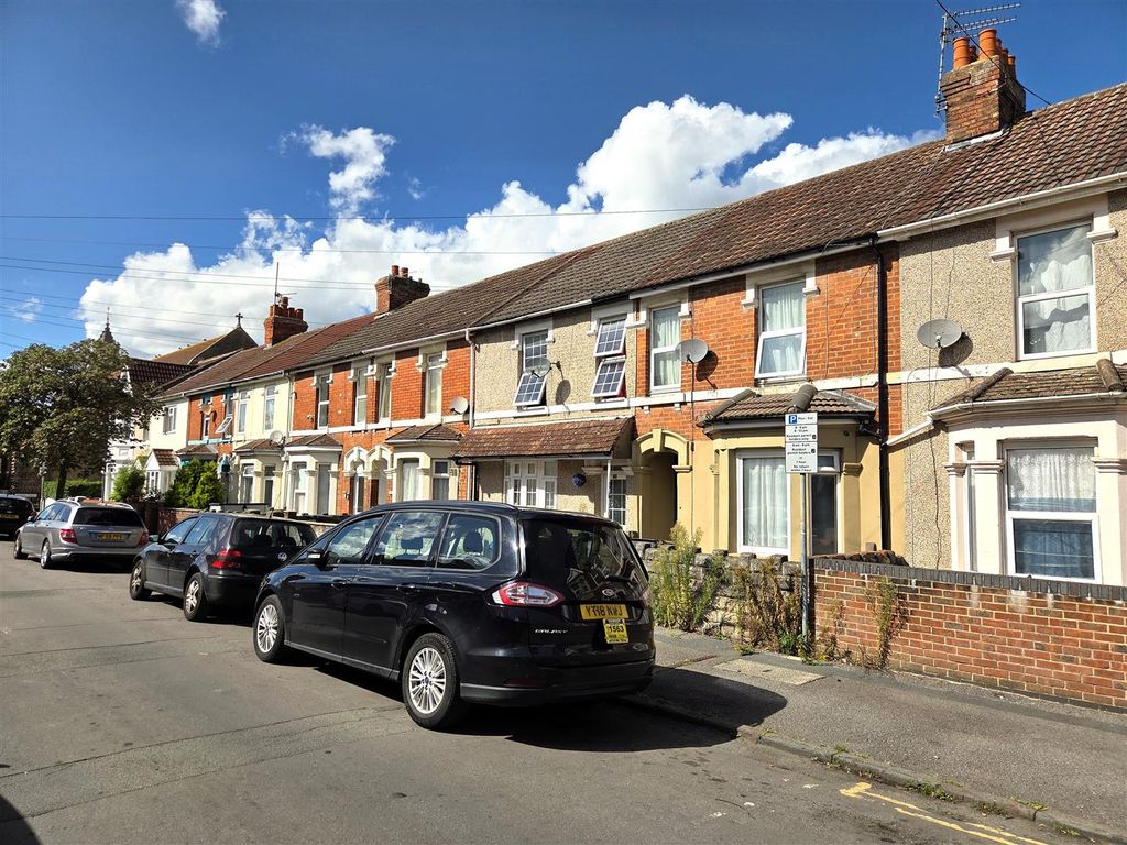 Property photo 2 of 11 61 Broad Street - Street.Jpg