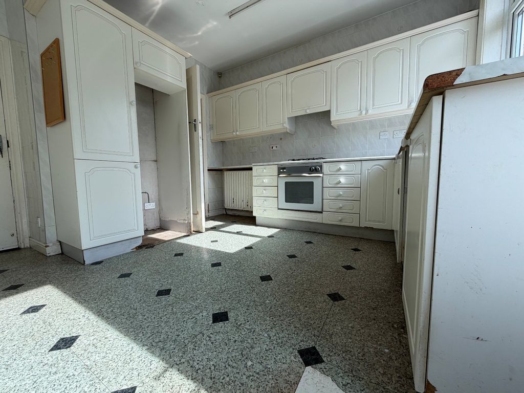 Property photo 3 of 13 Kitchen