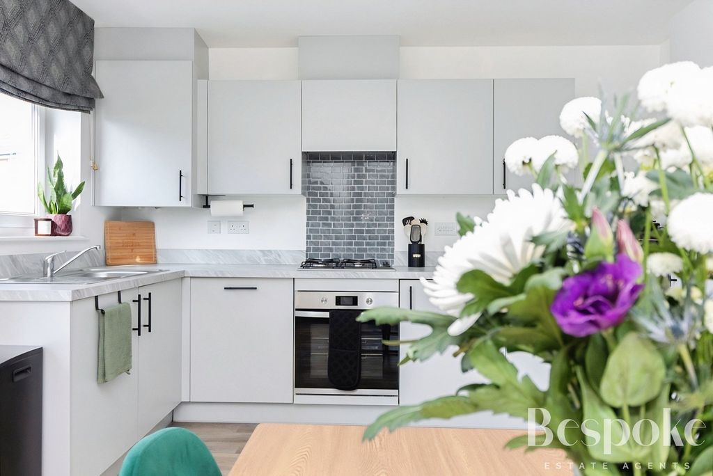 Property photo 2 of 31 Kitchen