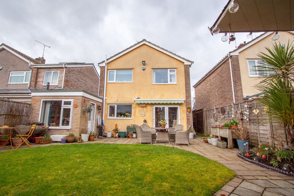 Property photo 2 of 17