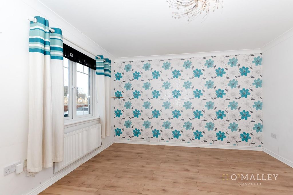 Property photo 3 of 10 Lounge