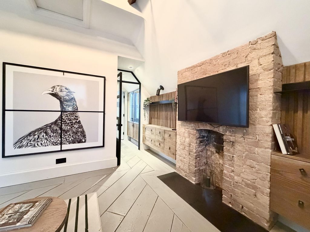 Property photo 2 of 16 Collett Road