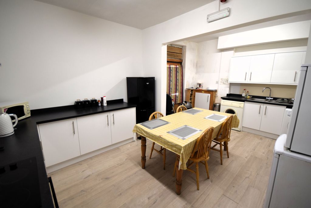 Property photo 2 of 6 Shared Kitchen 1