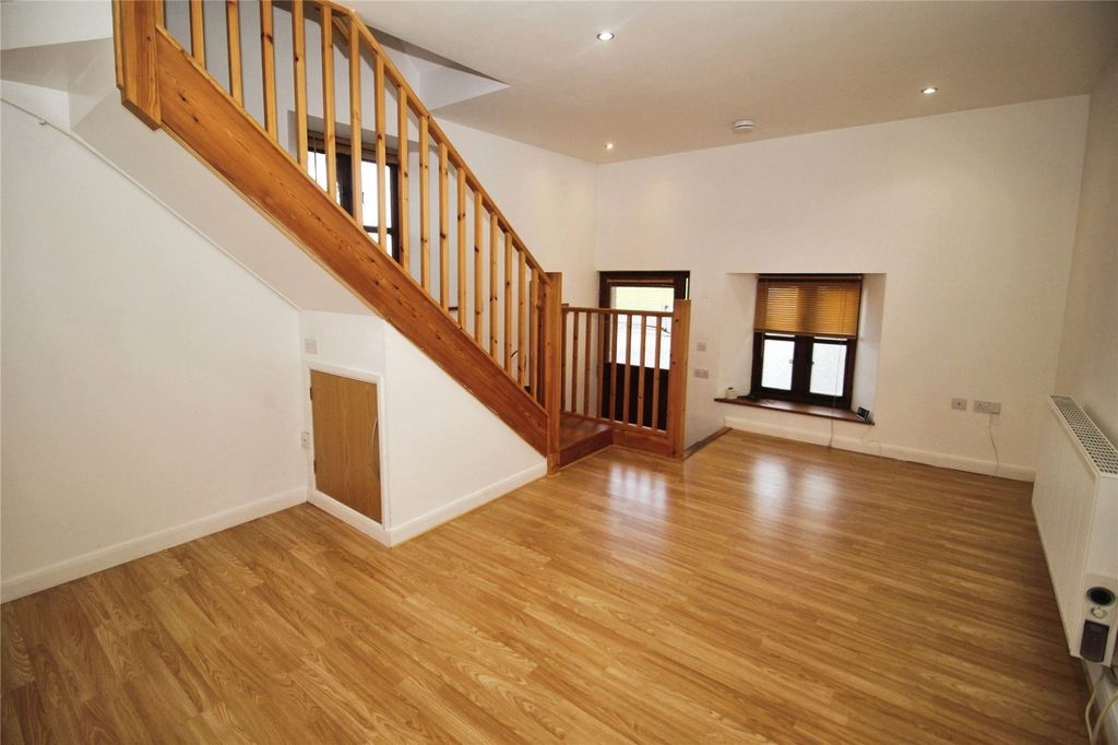 Property photo 2 of 9 Picture No. 15