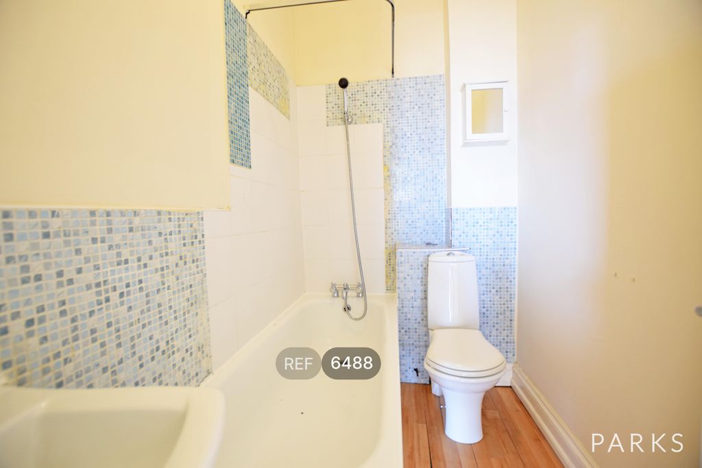 Property photo 3 of 10 Bathroom