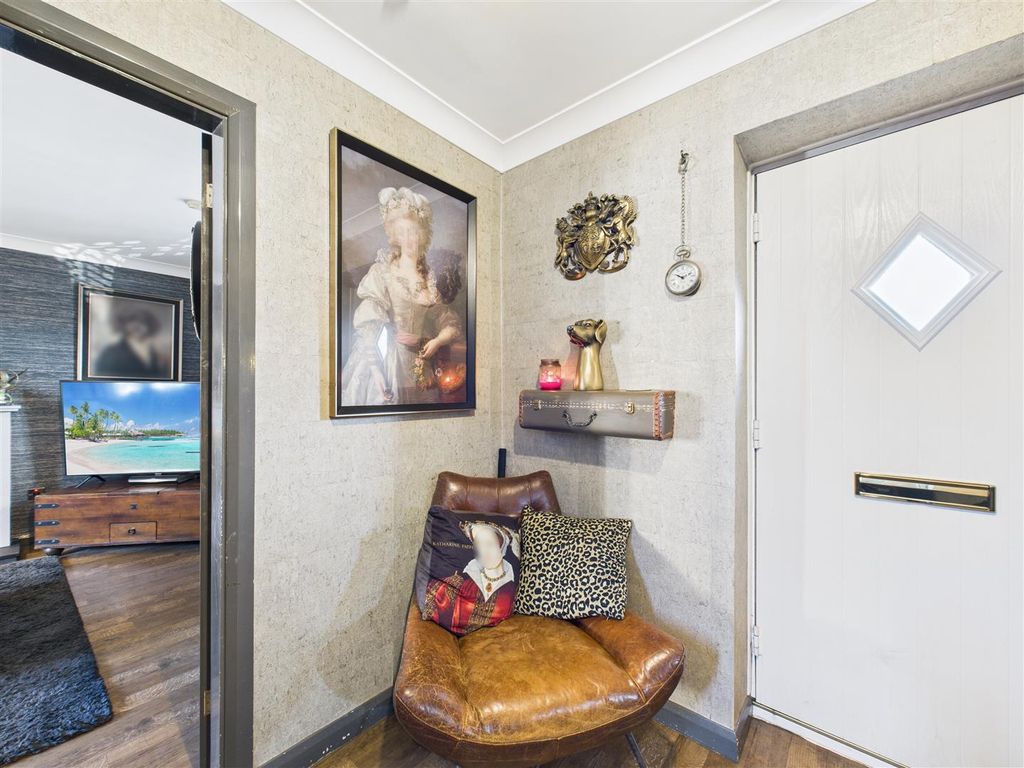 Property photo 2 of 19 Cam05207G0-Pr0074-Still032.Jpg