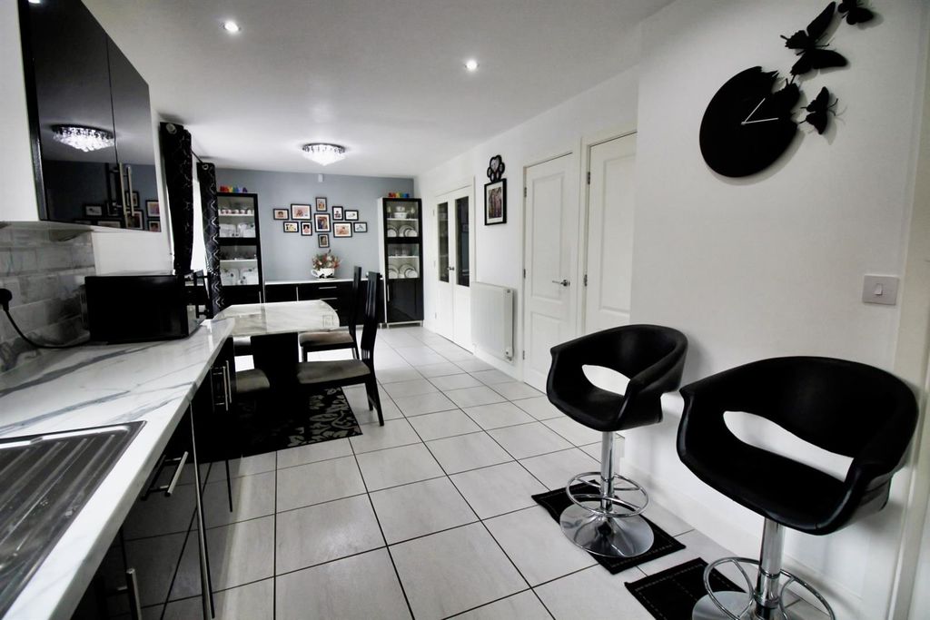 Property photo 3 of 16 3 - Kitchen.Jpg