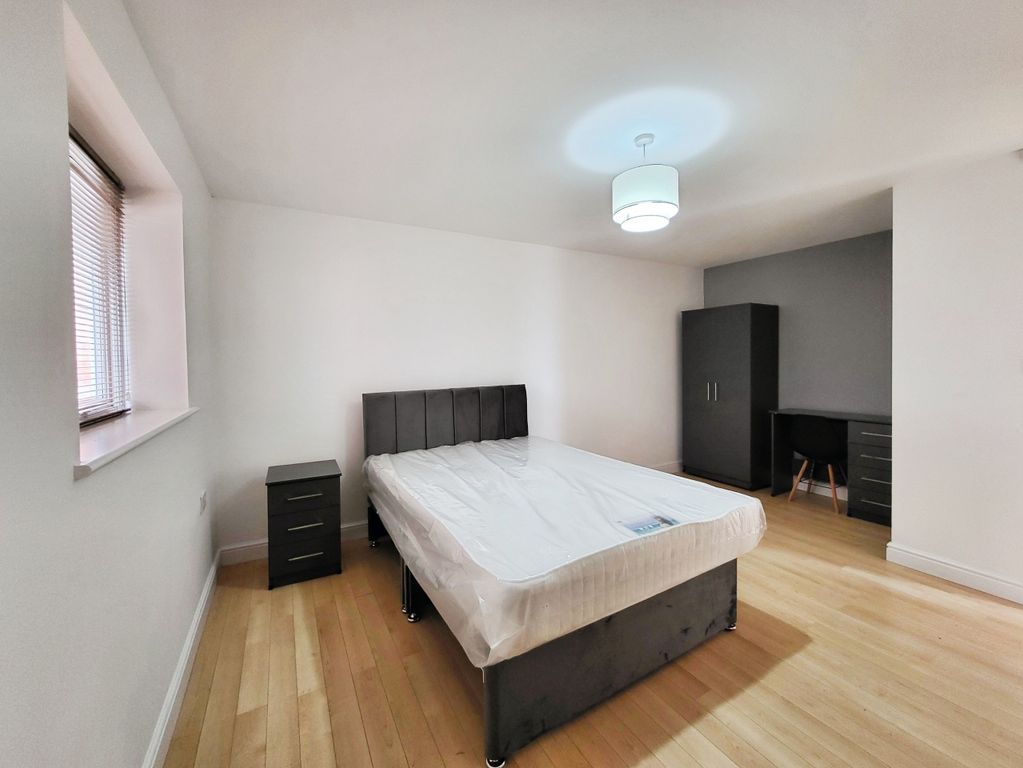 Property photo 3 of 11 Bedroom