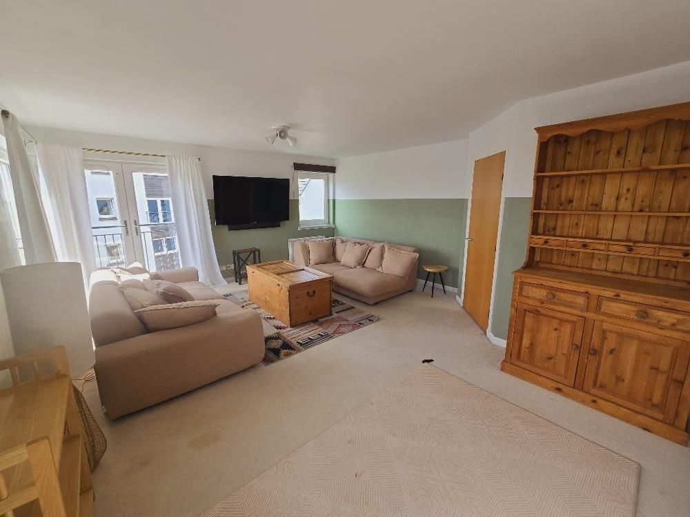 Property photo 2 of 12 Lounge 2