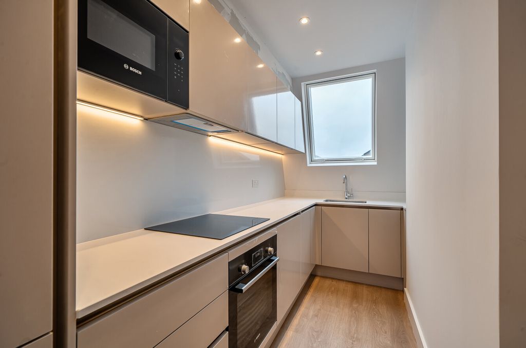 Property photo 2 of 8 1420572-2-699d803...