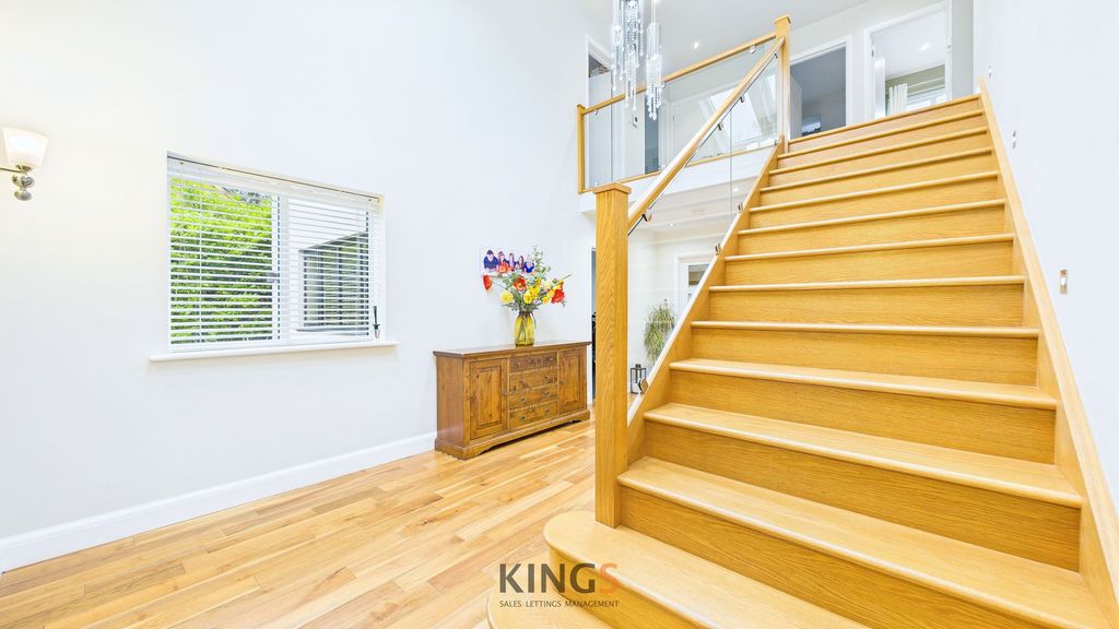 Additional image 8 of 5 bed detached house for saleUpland Drive, Brookmans Park AL9