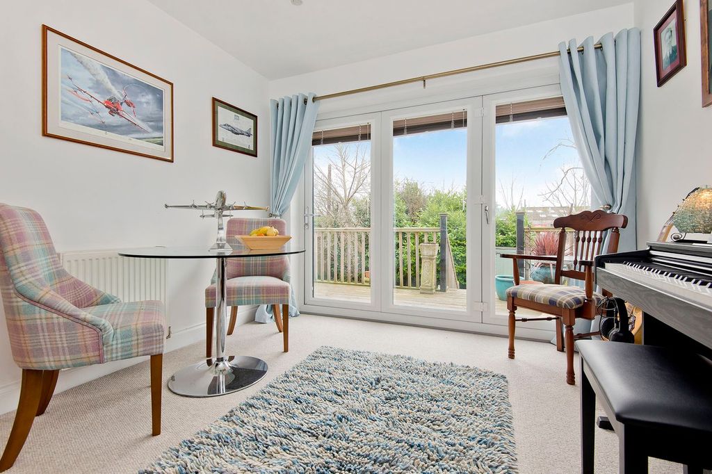 Property photo 2 of 16