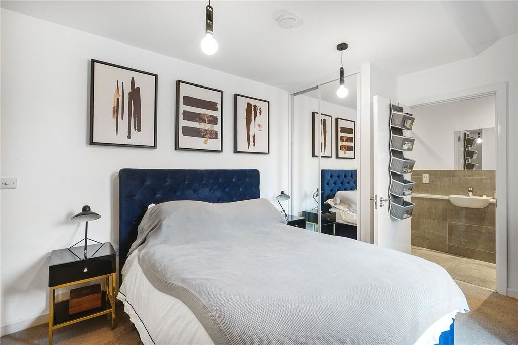 Property photo 3 of 16 Picture No. 13