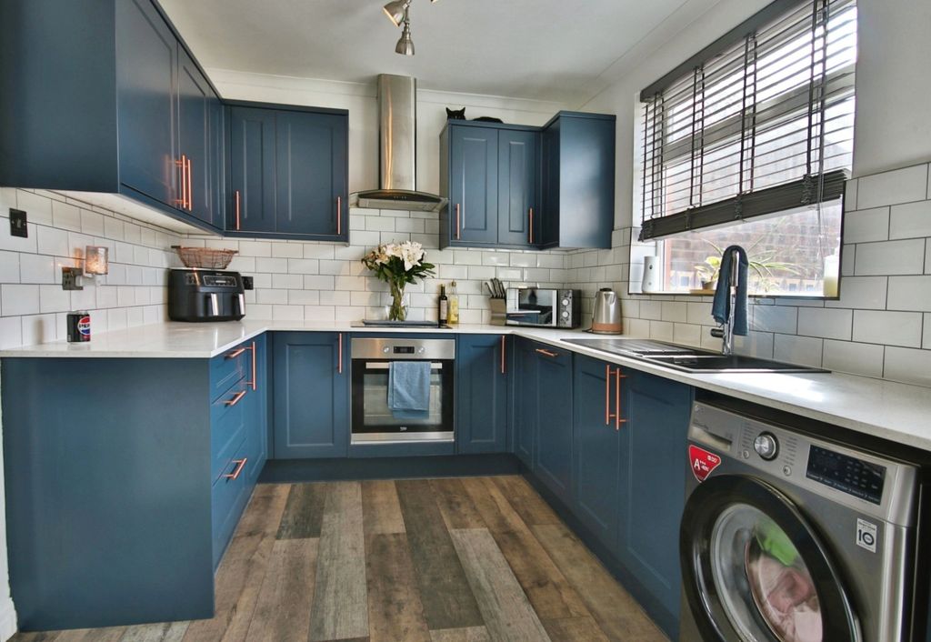Property photo 3 of 16 4323413