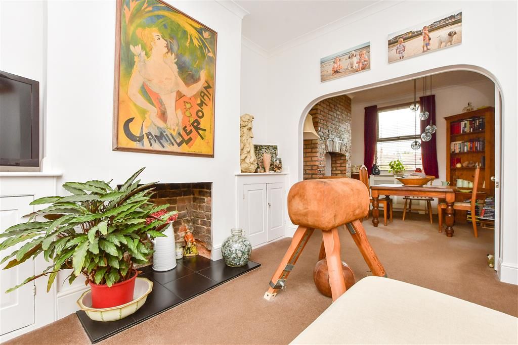 Property photo 2 of 14 Lounge