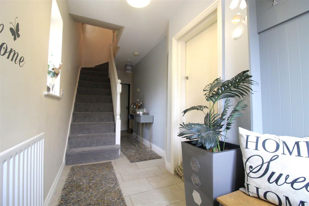 Property photo 2 of 20 Entrance Hallway