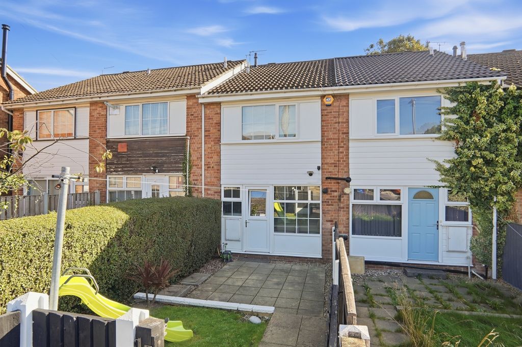 Property photo 1 of 17 Lawnsmount005