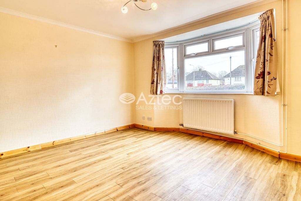 Property photo 2 of 16 Lounge