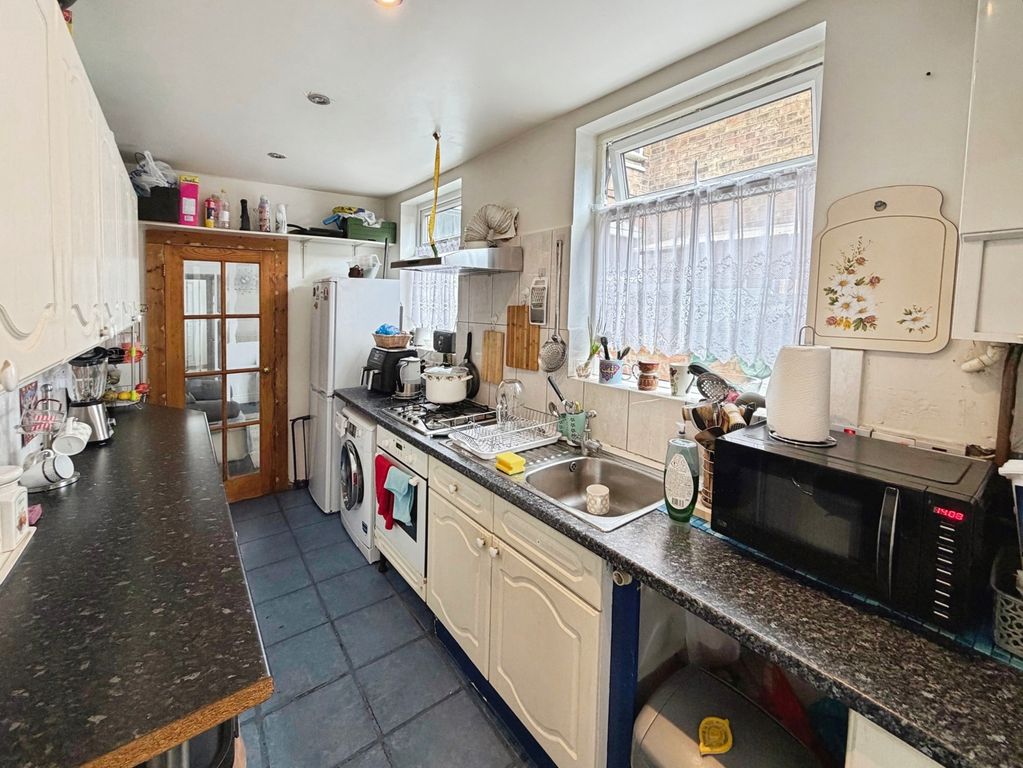 Property photo 3 of 13 Kitchen