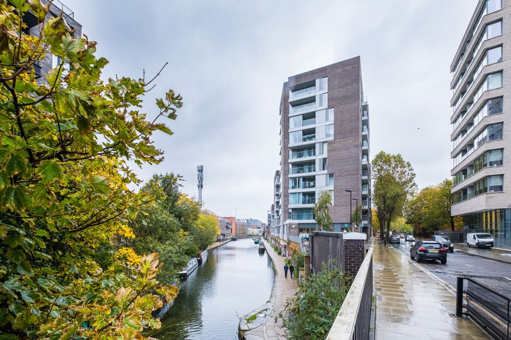 Property photo 1 of 15 Regents Wharf