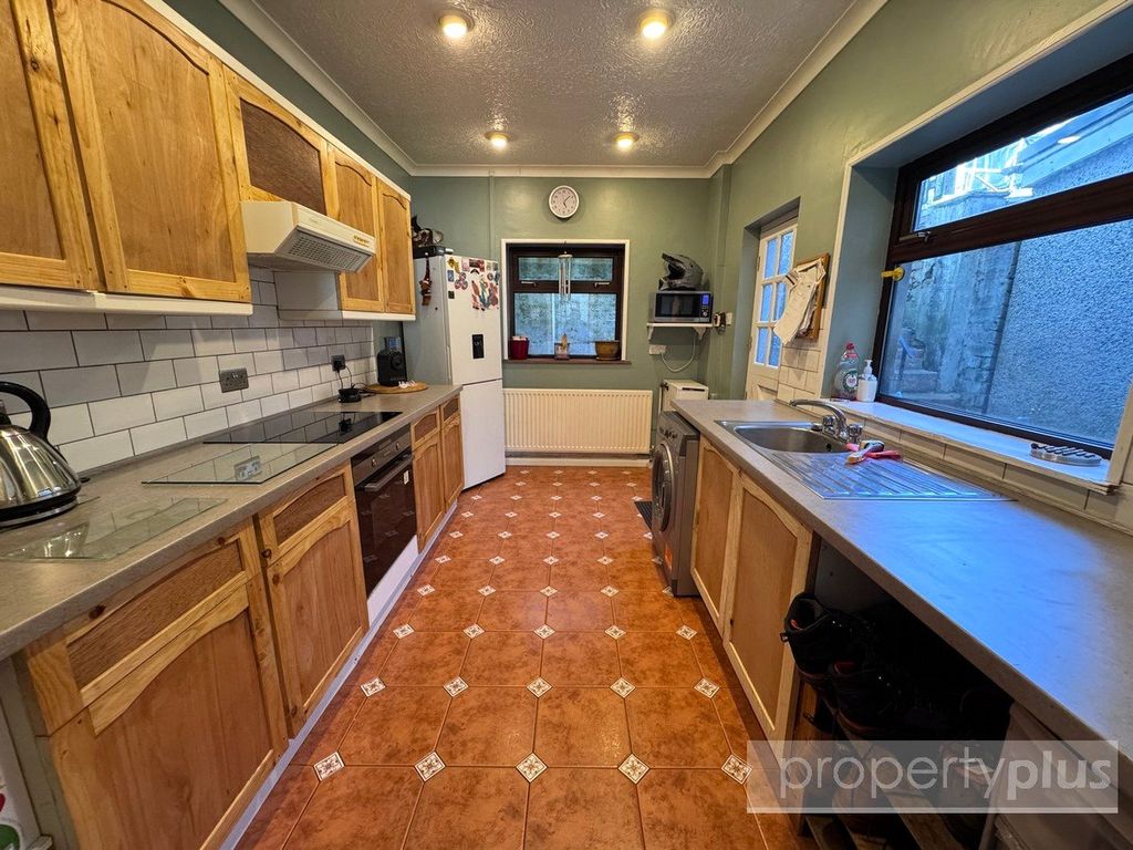 Property photo 2 of 13 Picture No. 11