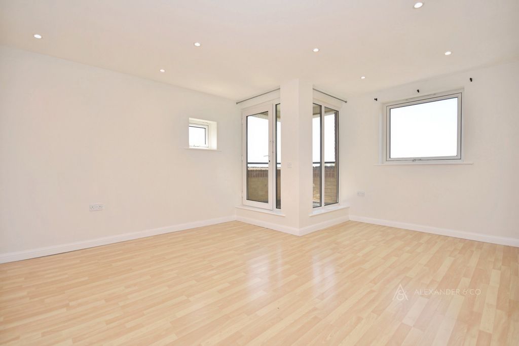 Property photo 3 of 12 Pbox-Img.Jpg