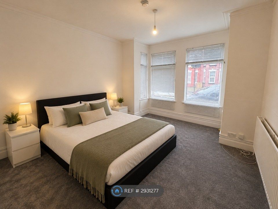 Property photo 1 of 12 Room 1